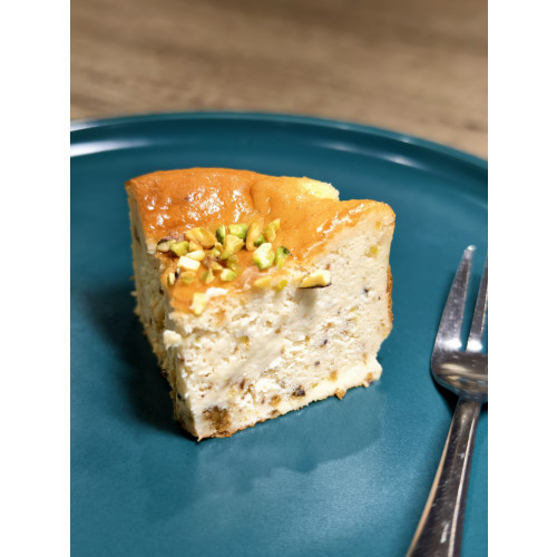 Basque cheesecake with 100% iberico pistachio cream