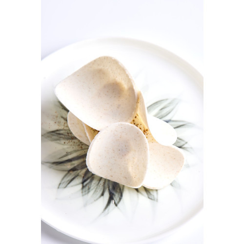 Le Millefeuille blanc Tahitian vanilla, jasmine jelly Voatsiperifery pepper cloud