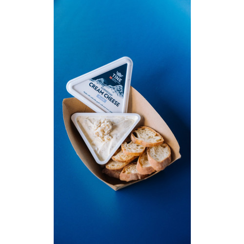 Crab, cheese and truffle sauce with bread slices