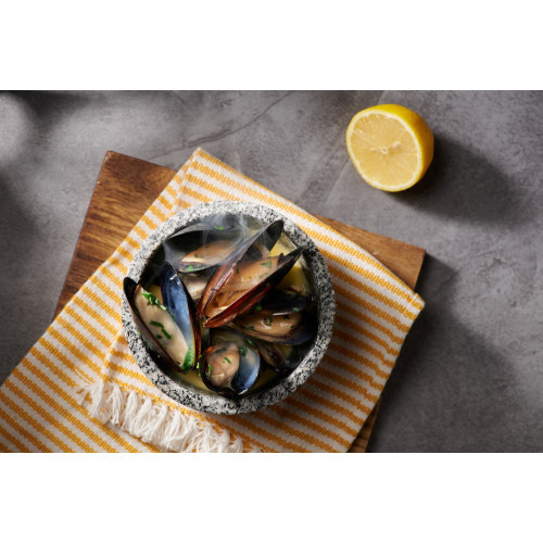 Blue mussels in white wine sauce