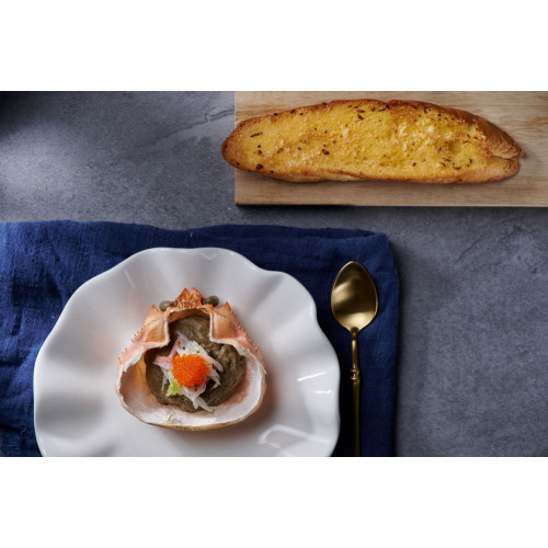 Grilling crab on shell with garlic bread