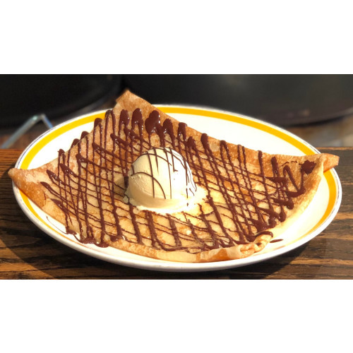 Crepe chocolate and vanilla ice cream