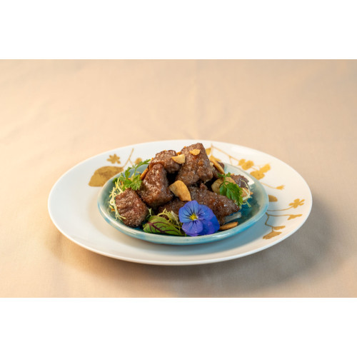 Pan-fried Wagyu Beef Cube with Garlic