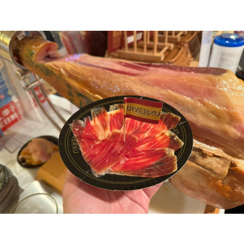 西班牙黑毛豬火腿風乾58個月, 橡果餵飼